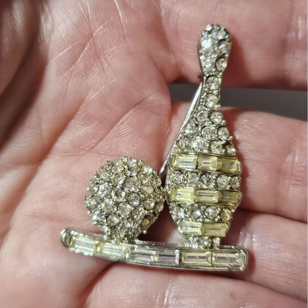 Vintage rhinestone bowling brooch silver tone clear